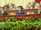В президиуме член Политбюро Центрального Комитета Компартии Китая, член Государственного совета КНР госпожа Лю Яндонг.