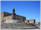 памятник королю Густаву III напротив Королевского дворца